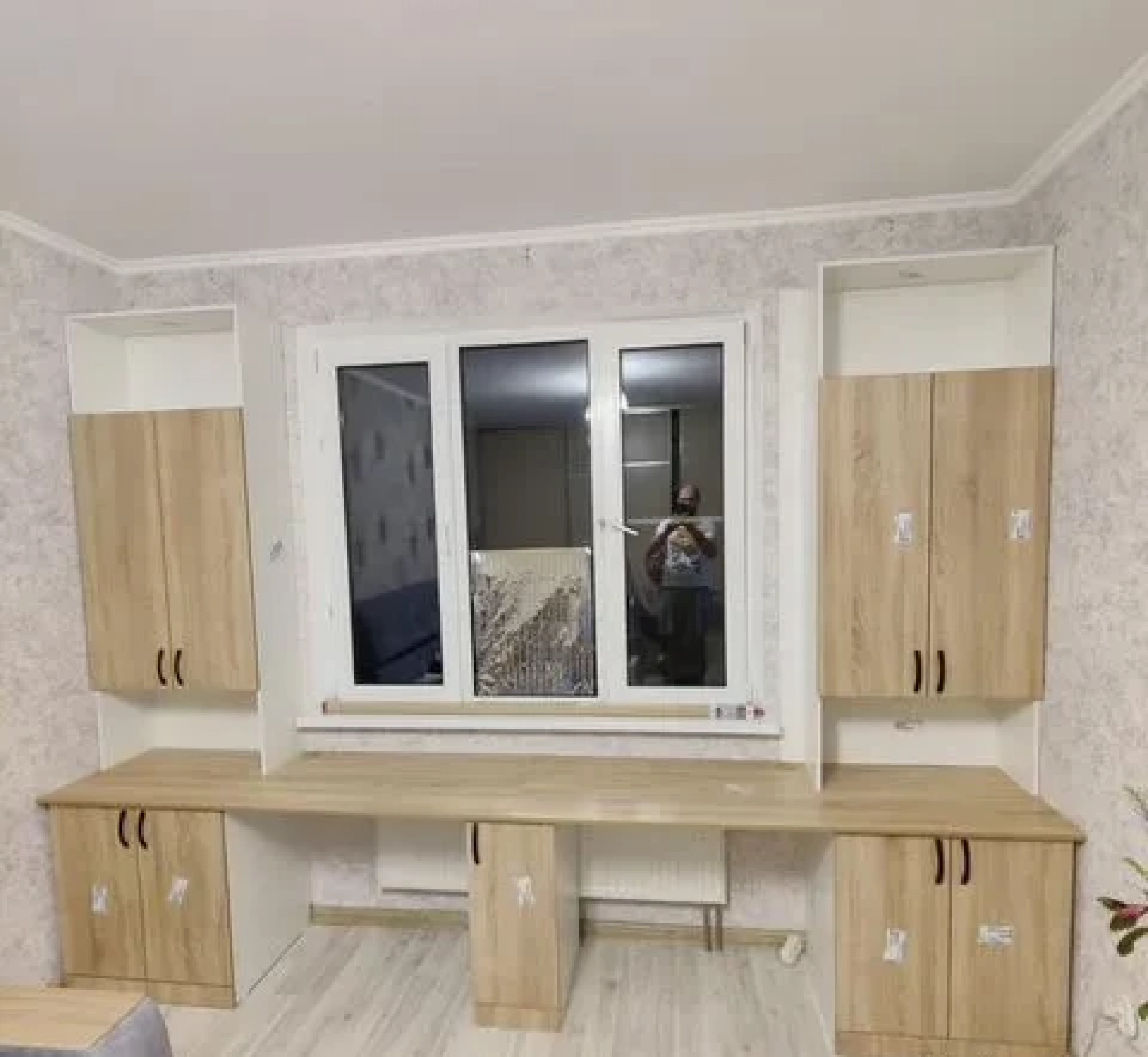 Рабочая зона со шкафом под заказ на индивидуальные размеры